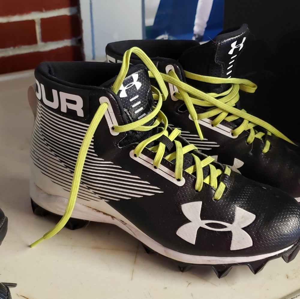 UnderArmor Football cleats